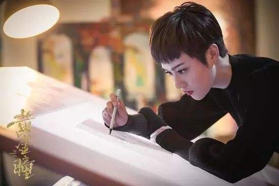 黄金瞳秦萱冰谁演