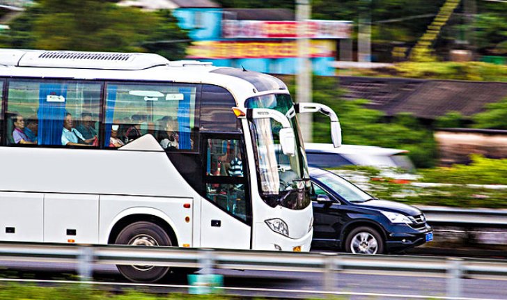 济南一公交司机居然要给乘客下跪道歉,什么仇什么怨?