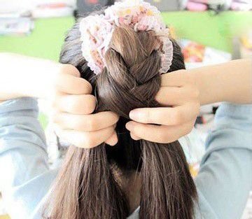 小姑娘头发怎么扎好看又简单