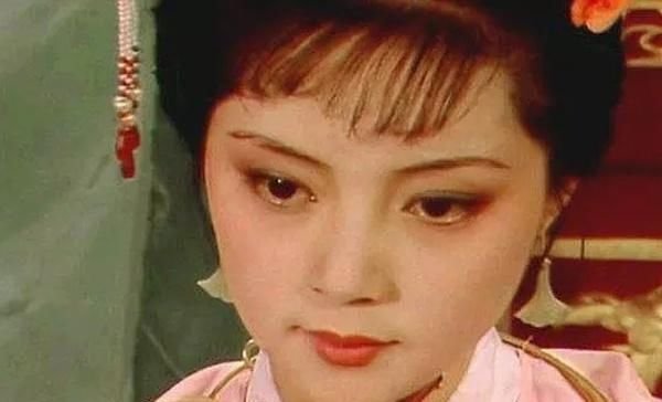 宝玉和黛玉两个人同床共枕过吗，为什么没发生夫妻之实？