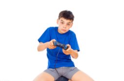 河南14岁男孩玩游戏刷光患癌父亲8万救命钱,游戏公司应该负责吗?