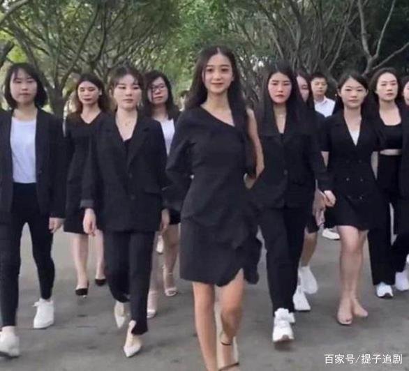 厂花成功逆袭，身价78亿超过董明珠，少女张曼如骗过多少人？