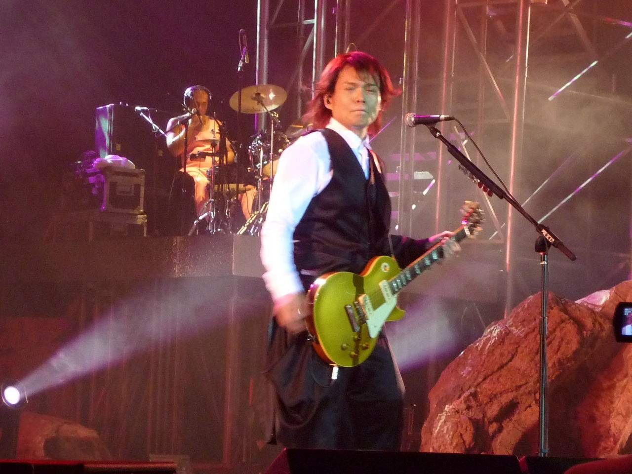 这是哪首歌的歌词：“听见你说，朝阳西又落，情欲难舍.....”