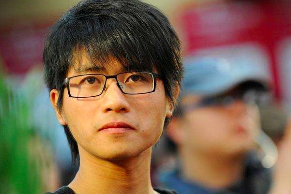 韩寒的著作《三重门》真的是代笔吗？