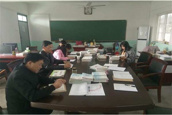 教育部规定不得要求家长检查批改作业,这对家长来说百分百是好事吗?