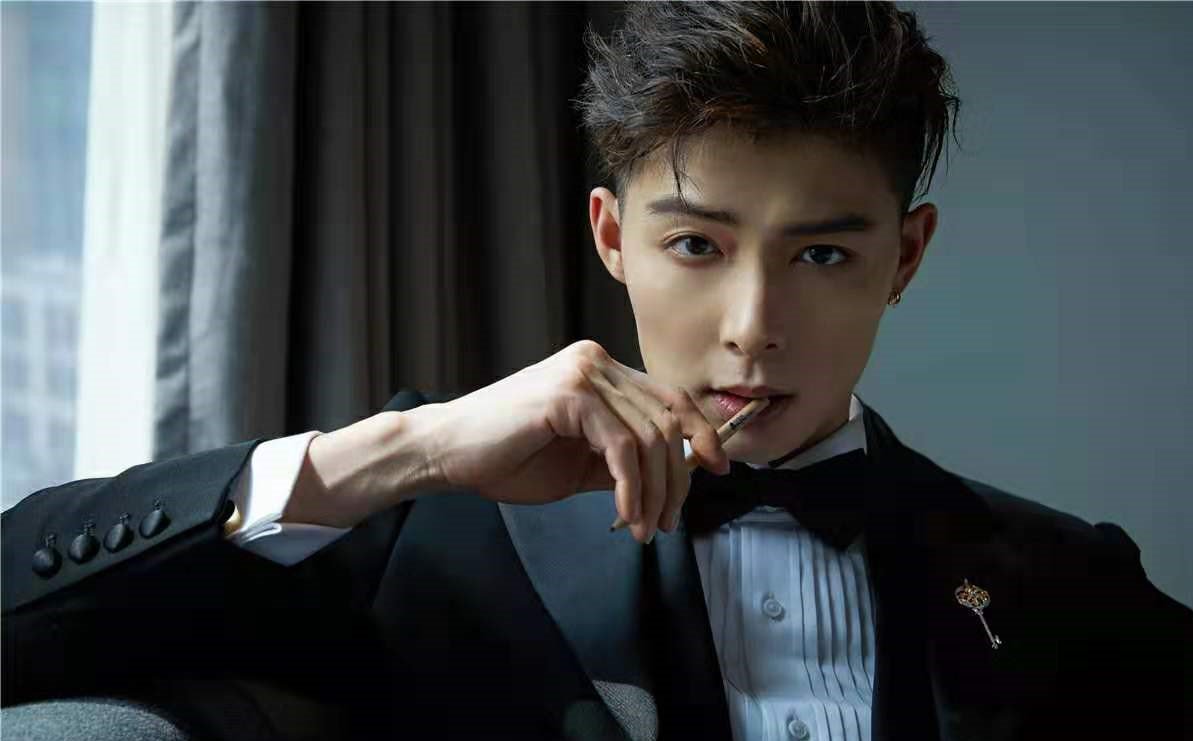 如何评价张铭恩在《疯丫头第二季》中的表现？