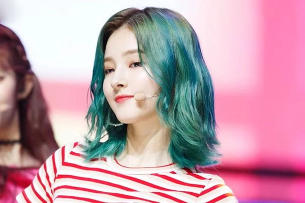 对于Nancy换衣服时的照片被卖这件事,其经济公司是如何回应的?