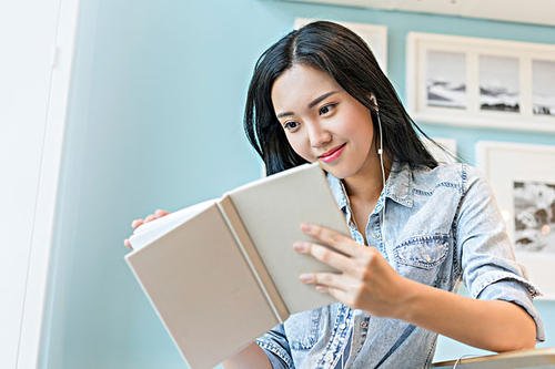 现在哪个音乐播放软件下载歌曲不收费的