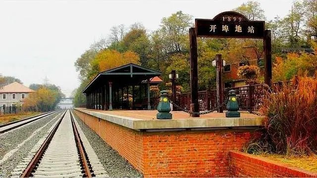 女子军事基地和服拍照被骂，穿着的问题还是拍照的不当？