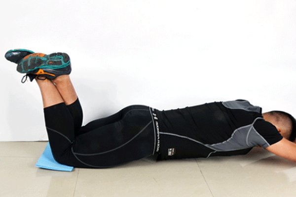 怎样用腹肌轮正确锻炼腹肌