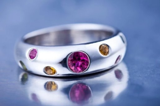 戒指同时戴在右手食指和无名指有什么意义?