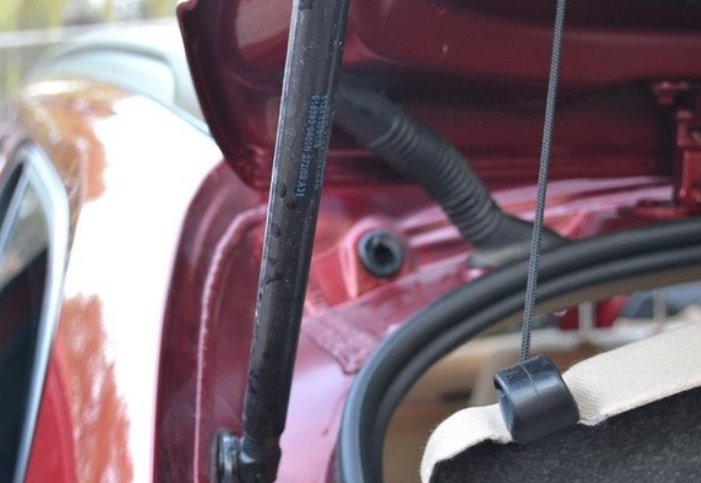 汽车天窗排水孔堵塞了怎么样自行修理?