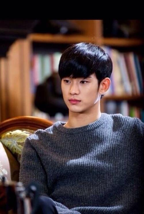 电视剧《来自星星的你》男主角是谁?