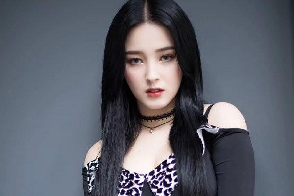 对于Nancy换衣服时的照片被卖这件事,其经济公司是如何回应的?