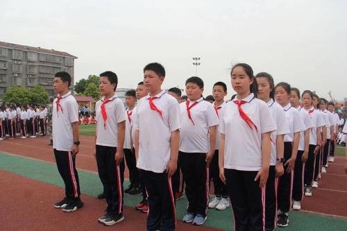 求一篇以“少年强则国强”为论点的议论文.