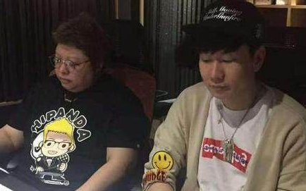 《飞云之下》歌词含义是什么？