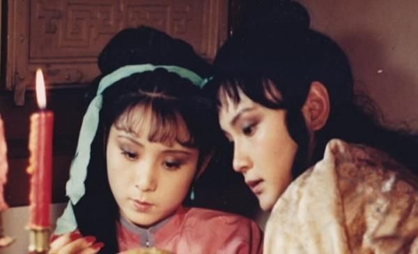 宝玉和黛玉两个人同床共枕过吗，为什么没发生夫妻之实？