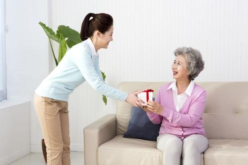 公司买的礼品,要送客户,入哪个科目?