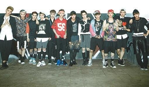 求exo12人集体照的高清大图！