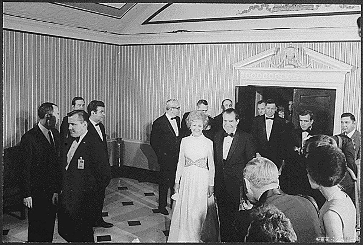 因为水门事件下台的美国总统是？