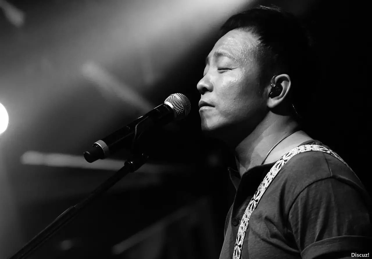 许巍的《执着》 歌词