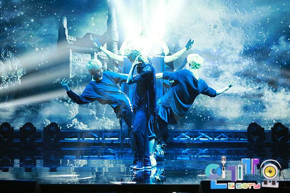 求exo12人集体照的高清大图！