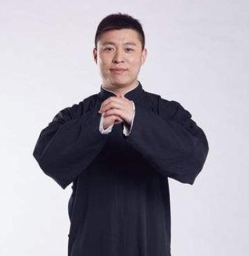 德云社里面的李鹤东为什么会被人叫社会东呢？