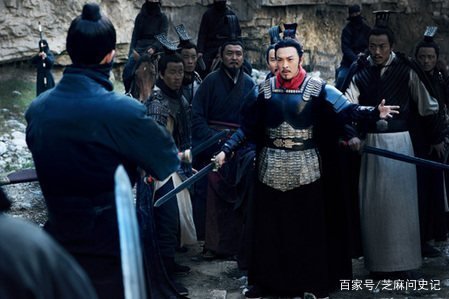 因为哪一个细节，导致了燕王臧荼最后选择了要反叛刘邦？