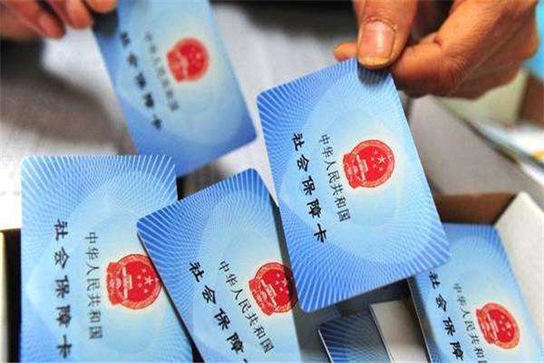 新农合和社保是不是冲突的，新农合可以转移成社保吗？