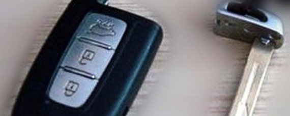 现代车钥匙怎么换电池？