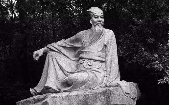 黑云翻墨未遮山，白雨跳珠乱入船使用了什么修辞手法