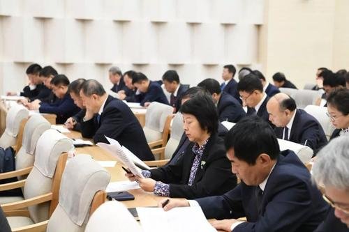 结合实际谈谈如何确保政令畅通