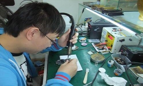 为什么我手机充电总是越充越少啊？