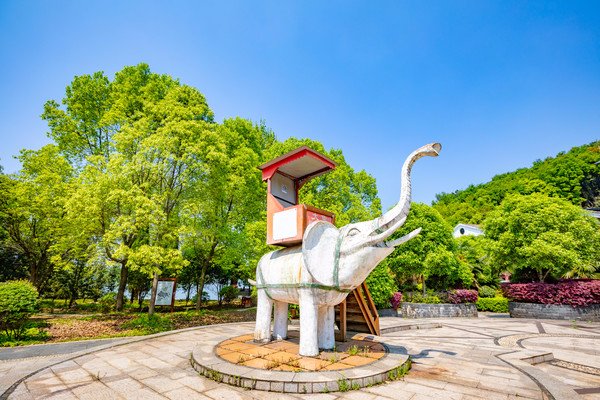 江西新余市的仙女湖景区内还有什么特色的景点呢？