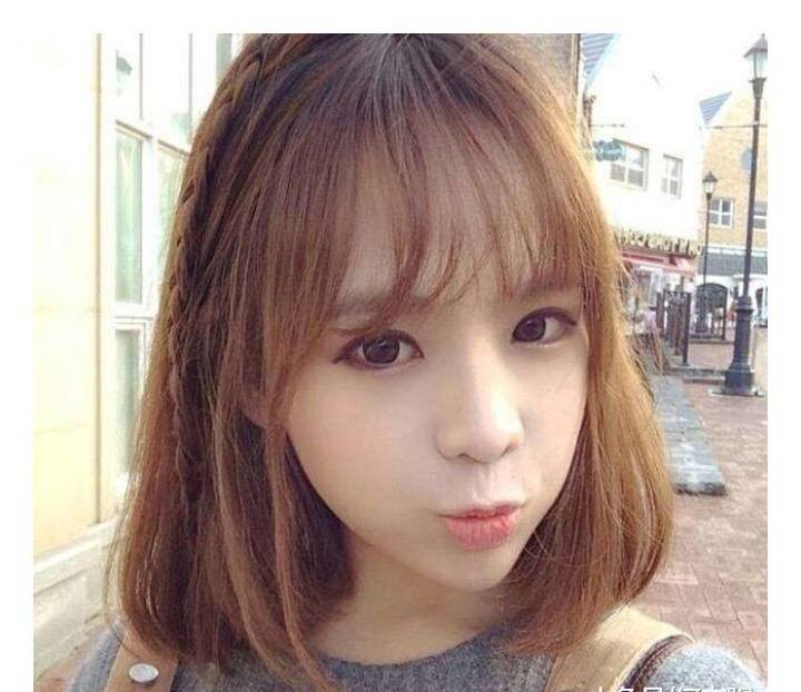 颧骨高额头窄单眼皮的女生适合什么发型