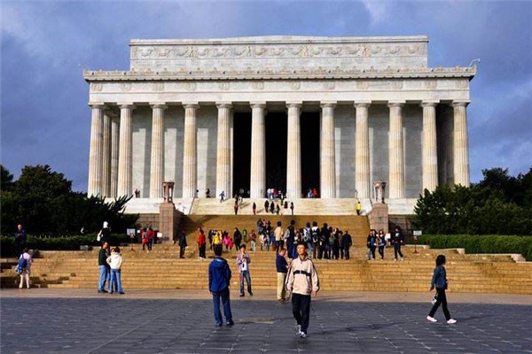 美国第一任总统华盛顿的死因是什么呢？