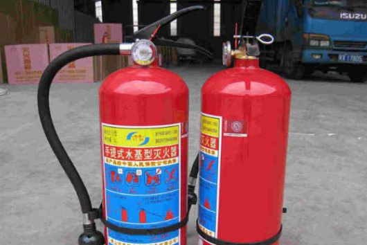 易燃液体发生火灾扑救的方法？