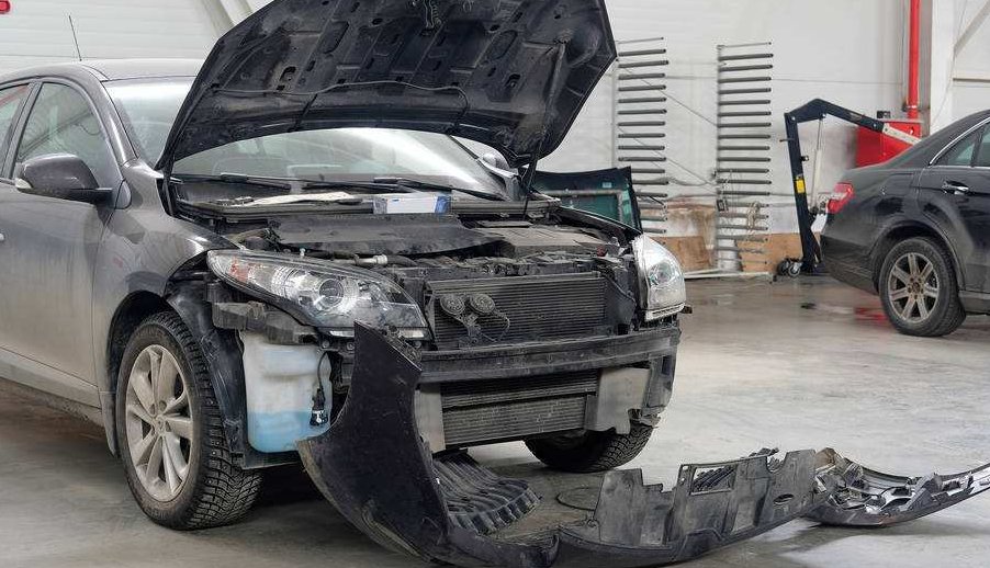 汽车前保险杠撞坏了怎么走保险?