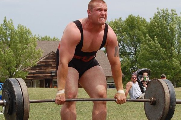 哑铃深蹲和硬拉有什么区别？