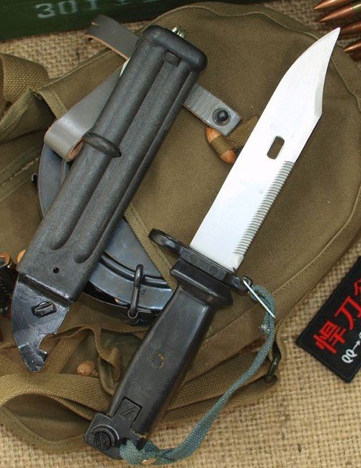 军火女王中法尔梅用的什么军刀