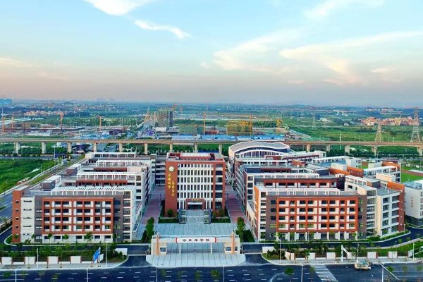 那个，谁知道今年（2019）盐城中考的各个普通高中录取的分数线是多少……谢谢啊，我很急……的