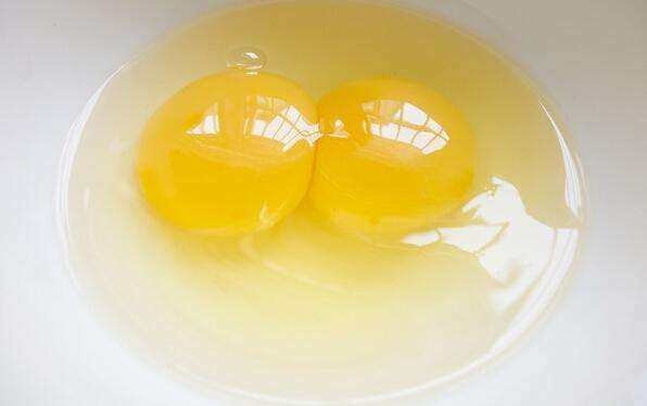 双黄蛋的营养价值比单黄蛋更高吗？