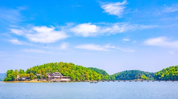 江西新余市的仙女湖景区内还有什么特色的景点呢？