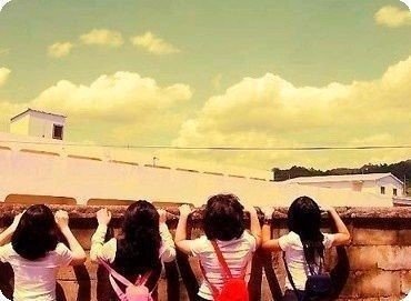 QQ四姐妹头像 网名 个性签名 （最好带有 媛 怡 娟 彤）