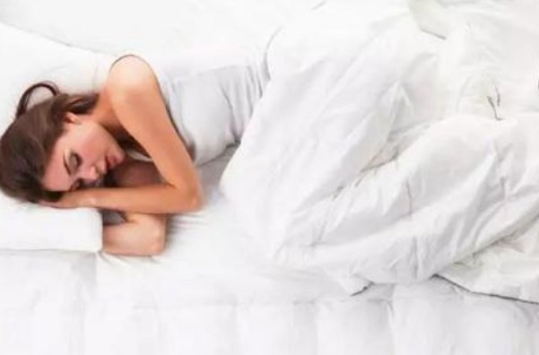 为什么 睡软床后睡硬床会腰疼