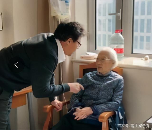 两次遇人不淑晚年又丧子，98岁秦怡近况如何呢？