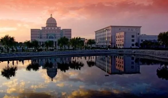 鞍山师范学院专科好不好啊。女生宿舍是什么样的？专科和本科是分校区吗？