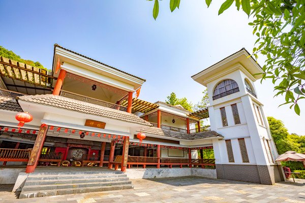 江西新余市的仙女湖景区内还有什么特色的景点呢？