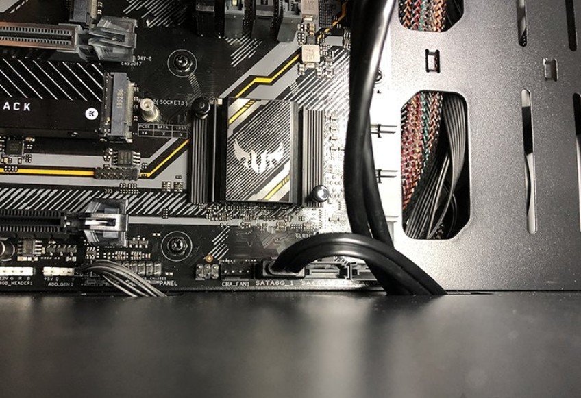 机械硬盘安装在哪里啊？