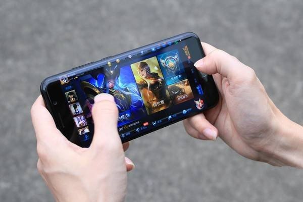 王者荣耀职业联赛选手一般用什么手机？